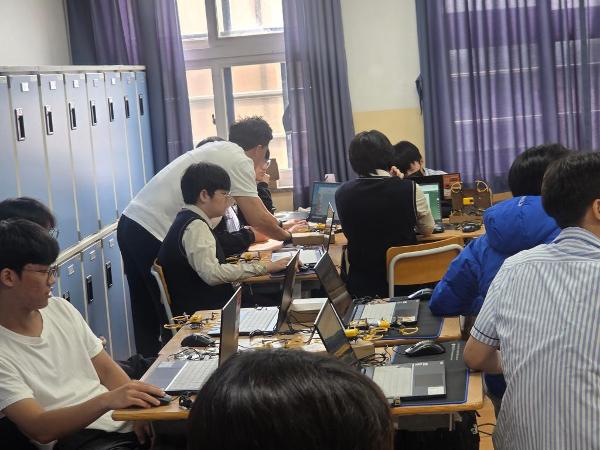 1학년 「AI 융합 미래기술 캠프」